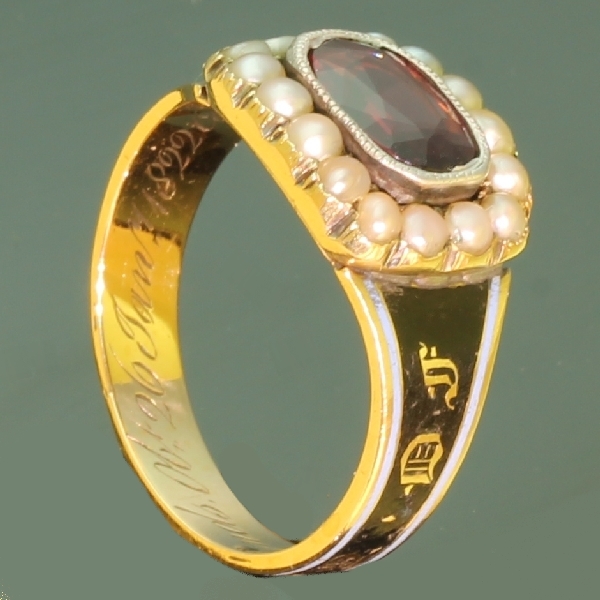 Gold Georgian antique mourning ring or memory ring from the antique jewelry collection of www.adin.be